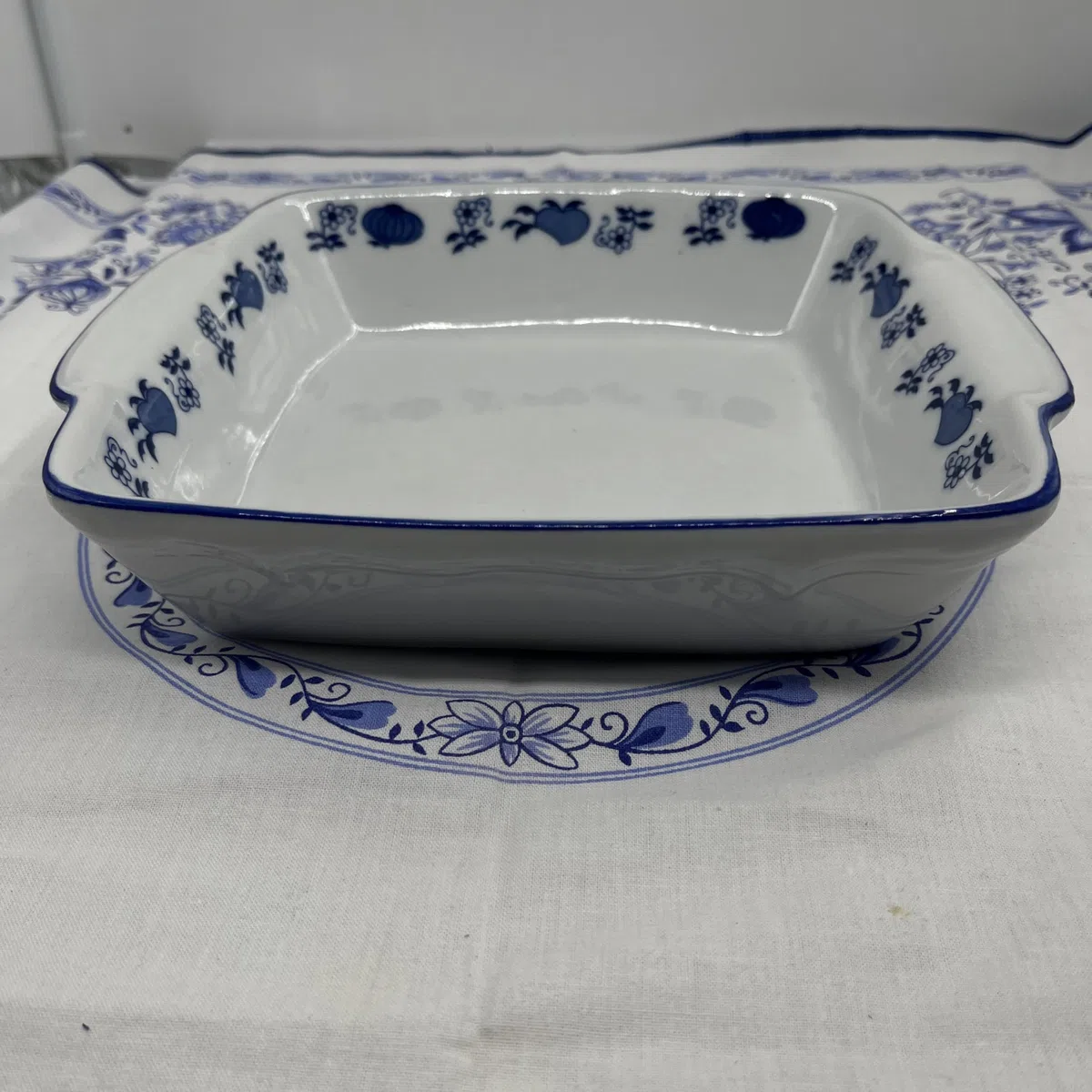 Generisch Porzellan quadratische Servierschale – Blau-Weißes Zwiebelmuster-Stil 22,5 cm