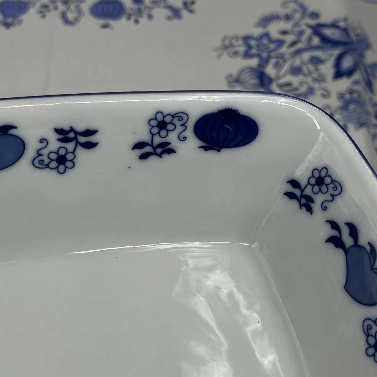 Generisch Porzellan quadratische Servierschale – Blau-Weißes Zwiebelmuster-Stil 22,5 cm