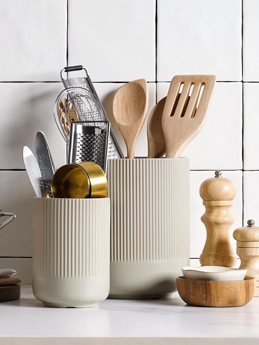LE TAUCI Küchenutensilienhalter, 18,5+14 cm Keramik Utensilienhalter Küche, Große Küchenhelfer-Halter für die Küchenplatte, Moderner Organizer für Pfannenwender, 2er-Set, Natur-Greige