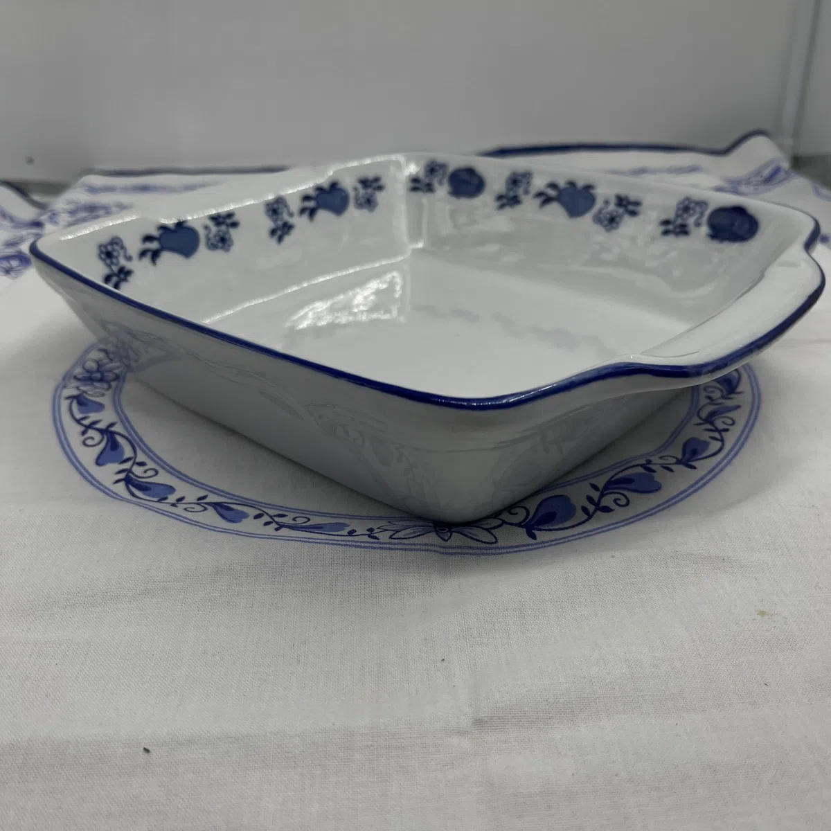 Generisch Porzellan quadratische Servierschale – Blau-Weißes Zwiebelmuster-Stil 22,5 cm