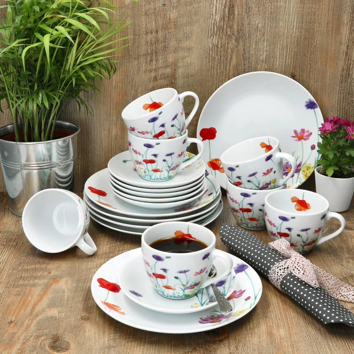 MamboCat Marie 18tlg Kaffeeservice I Porzellan-Geschirr mit Blumenwiese-Dekor für 6 Personen I Je 6x Tassen 190ml, Untertassen & Teller für Frühstück & Kaffee
