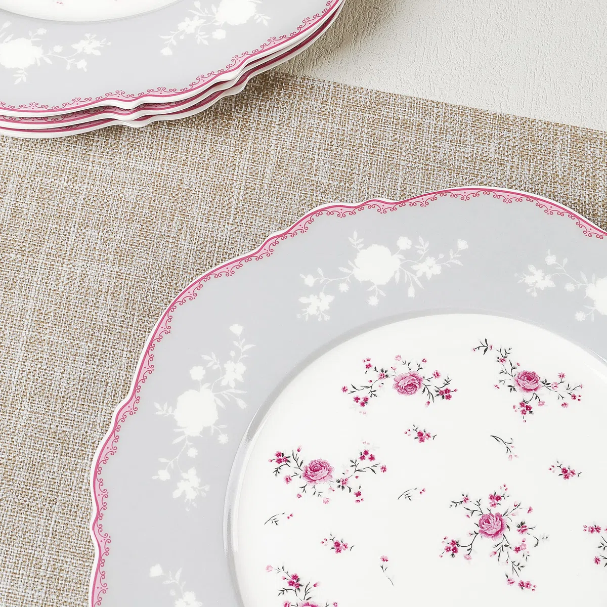 fanquare 4 Stück Dessertteller aus Porzellan Set Ø 208 mm Frühstücksteller mit Goldrand, Rosa Blumen Tafelservice für Weihnachten Geschenk und Haushalt