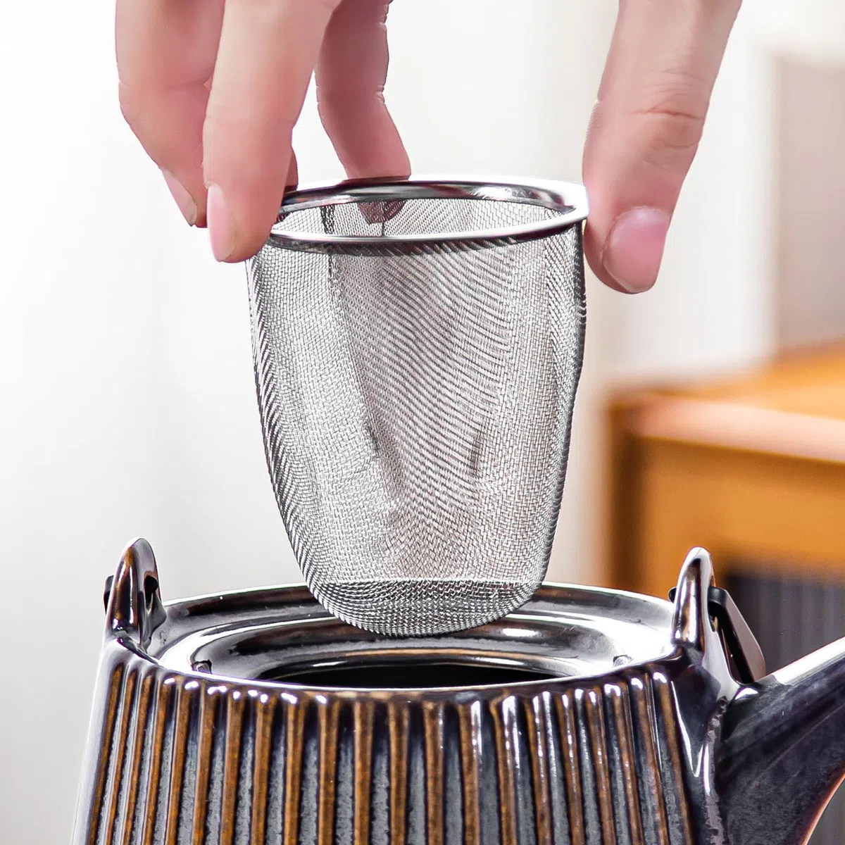 Yundu Braun Teekanne Porzellan, 1000ml Keramik Mit Abnehmbarem Tee-Ei, Teesieb für Losen Tee, Siebeinsatz