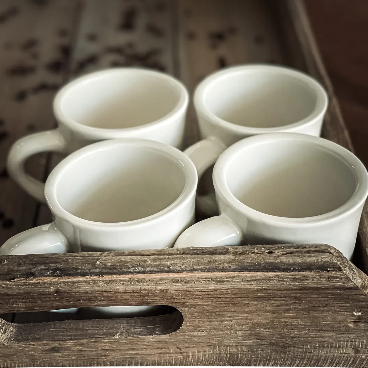 Coletti Off-White-Kaffeetassen-Set mit 4 – Diner-Kaffeetassen 11 oz – Tassenset, Kaffeetassen aus Steingut, Kaffeetassen aus Keramik – Schwerer Retro-Stil – spülmaschinen- und mikrowellenfest