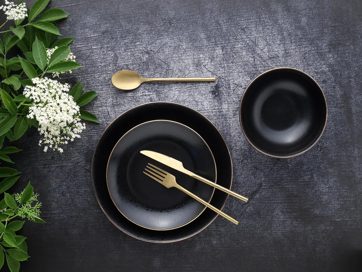 CreaTable, 22707, Serie Industrial Gold BLACK, 12-teiliges Geschirrset für 4 Personen, Teller Set aus Steinzeug, spülmaschinen- und mikrowellengeeignet, Qualitätsproduktion
