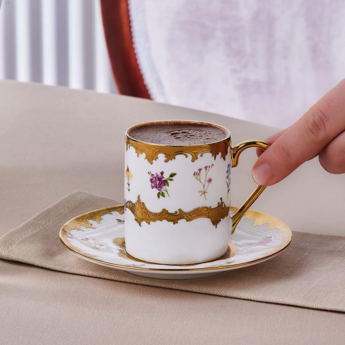 KARACA Kaffeetassenset Bihter 12 teilig für 6 Personen Mehrfarbig 90 ml, Espressotassen aus Knochenporzellan Goldverziert, Spülmaschinengeeignet