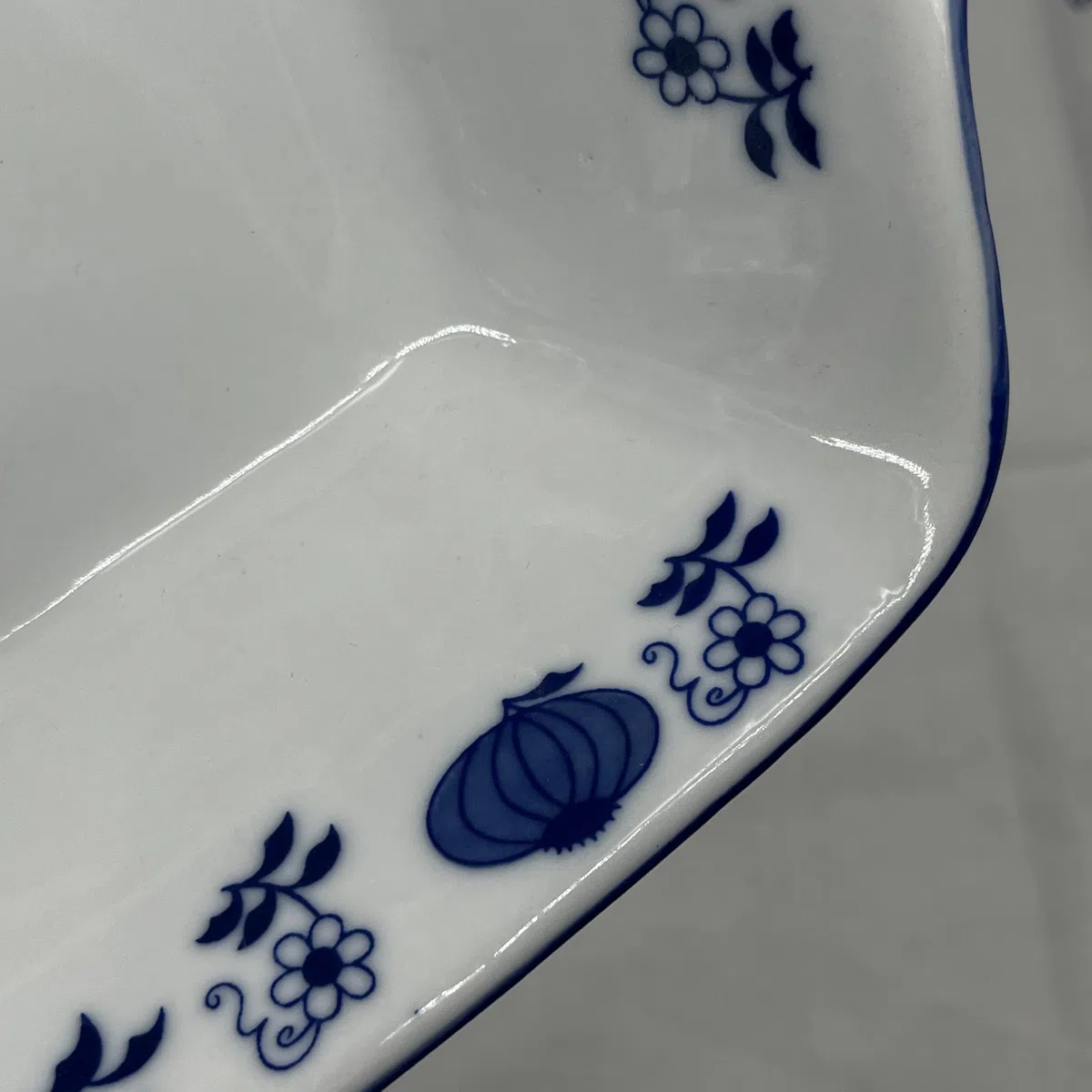 Generisch Porzellan quadratische Servierschale – Blau-Weißes Zwiebelmuster-Stil 22,5 cm