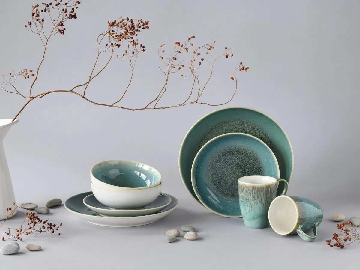 CreaTable, 25863, Serie Caldera Grün, 8-teiliges Geschirrset für 2 Personen, Kombiservice aus Steinzeug, spülmaschinen- und mikrowellengeeignet, Qualitätsproduktion